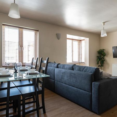 Spacious 2Br Flat - 2 Free Parking Spaces - Near Lgw Airport Crawley  Exterior foto