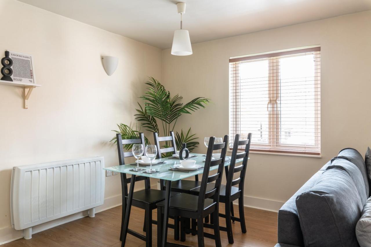 Spacious 2Br Flat - 2 Free Parking Spaces - Near Lgw Airport Crawley  Exterior foto
